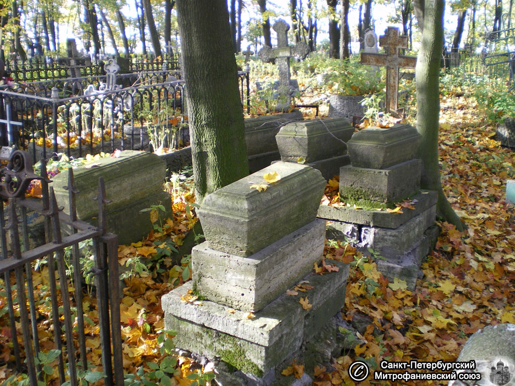 Надгробия на кладбище. Могила неизвестных. Фото Н.В. Лаврентьева 2008 года