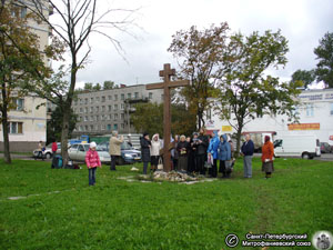 Освящение поклонного креста. Фото Н.В. Лаврентьева, 25.IХ.2011 года.