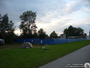 Забор на холерном участке переставлен севернее. Фото Н.В. Лаврентьева, 11.IX.2011 года.