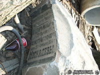 Надгробие Москалёвых – голгофа из серого гранита. Фото В. А. Минина, 28.IV.2006 года.