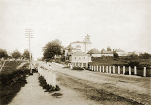 Вид на храм Смоленской иконы Божией Матери с Петербургского шоссе. Фото 1911 года.