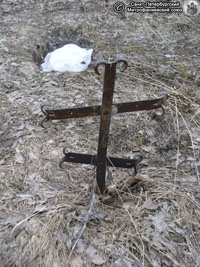Ингерманландский намогильный крест. Фото Н.В. Лаврентьева, 16.IV.2011 года.